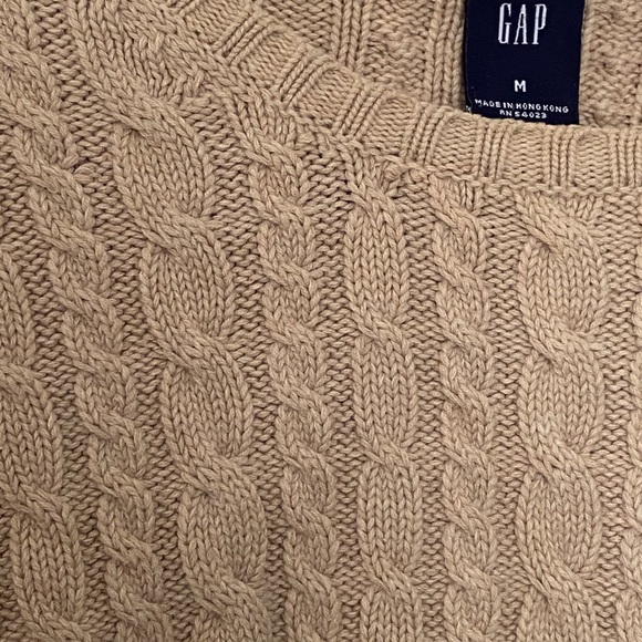 Gap Cable Knit - Picture 2 of 3